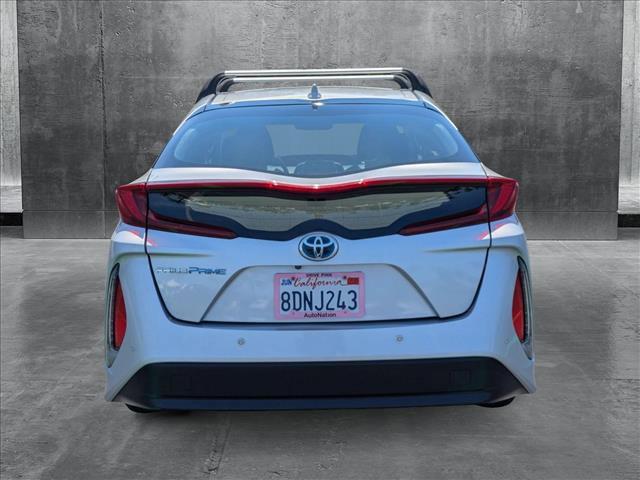 Photo of 2017 Classic Silver Metallic Toyota Prius Prime