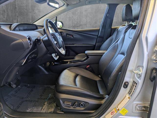 Photo of 2017 Classic Silver Metallic Toyota Prius Prime