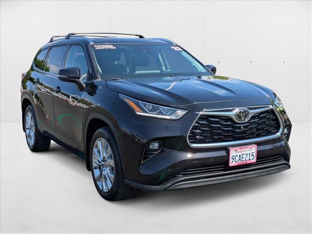 Photo of 2022 Opulent Amber Toyota Highlander
