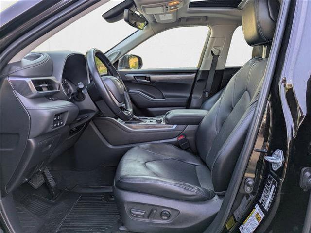 Photo of 2022 Opulent Amber Toyota Highlander