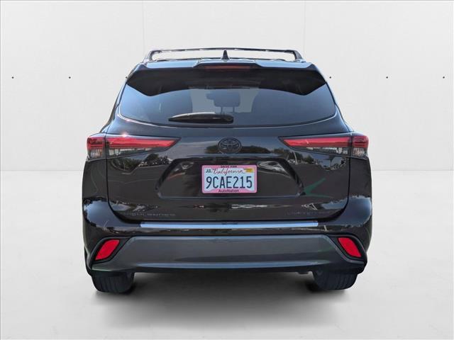 Photo of 2022 Opulent Amber Toyota Highlander