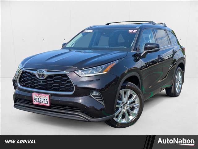 Photo of 2022 Opulent Amber Toyota Highlander