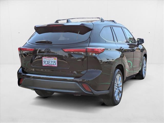 Photo of 2022 Opulent Amber Toyota Highlander
