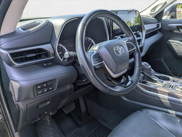 Photo of 2022 Opulent Amber Toyota Highlander