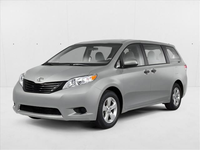 Photo of 2013 Silver Sky Metallic Toyota Sienna