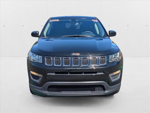 Photo of 2019 Diamond Black Crystal Pearlcoat Jeep Compass