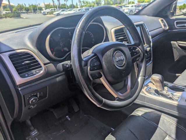Photo of 2016 Granite Crystal Metallic Clearcoat Jeep Grand Cherokee
