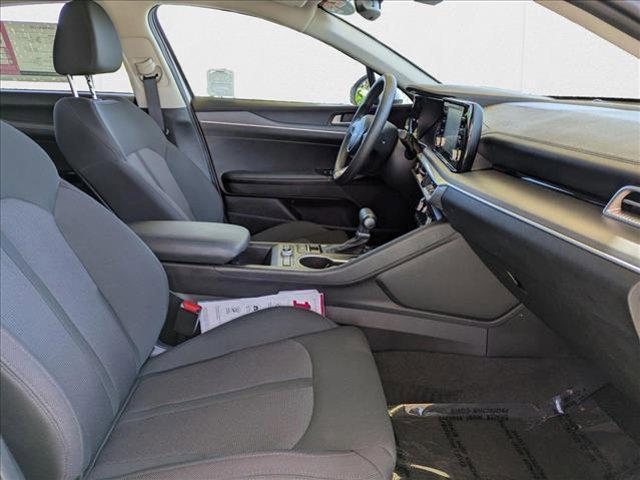 Photo of 2024 Glacial White Pearl Kia K5