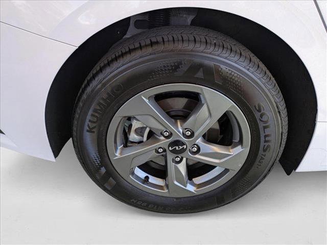 Photo of 2024 Glacial White Pearl Kia K5