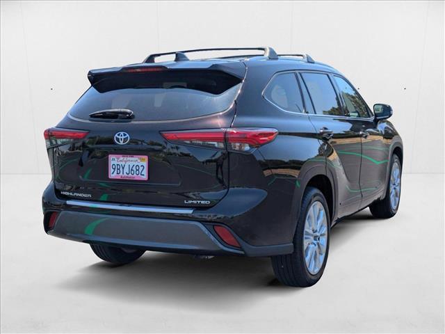 Photo of 2022 Opulent Amber Toyota Highlander