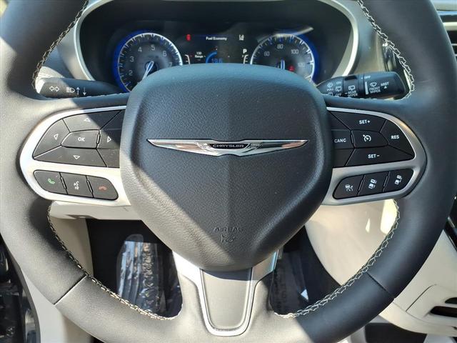 Photo of 2022 Fathom Blue Pearlcoat Chrysler Pacifica