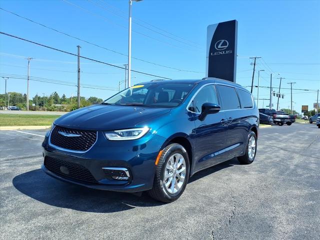 Photo of 2022 Fathom Blue Pearlcoat Chrysler Pacifica