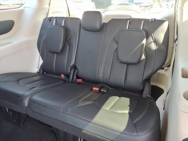 Photo of 2022 Fathom Blue Pearlcoat Chrysler Pacifica