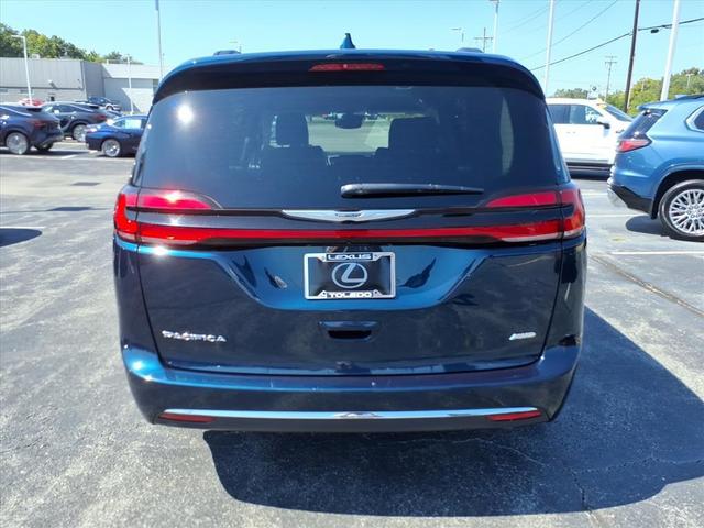 Photo of 2022 Fathom Blue Pearlcoat Chrysler Pacifica