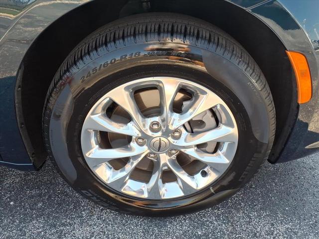 Photo of 2022 Fathom Blue Pearlcoat Chrysler Pacifica