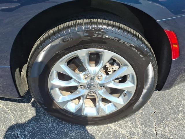 Photo of 2022 Fathom Blue Pearlcoat Chrysler Pacifica
