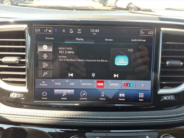 Photo of 2022 Fathom Blue Pearlcoat Chrysler Pacifica