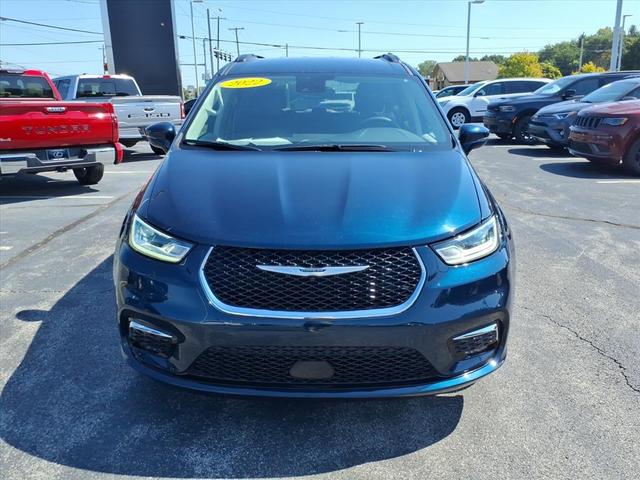 Photo of 2022 Fathom Blue Pearlcoat Chrysler Pacifica