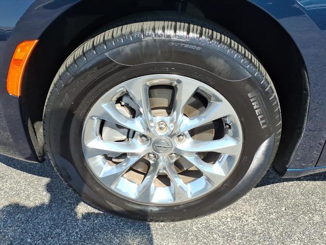 Photo of 2022 Fathom Blue Pearlcoat Chrysler Pacifica