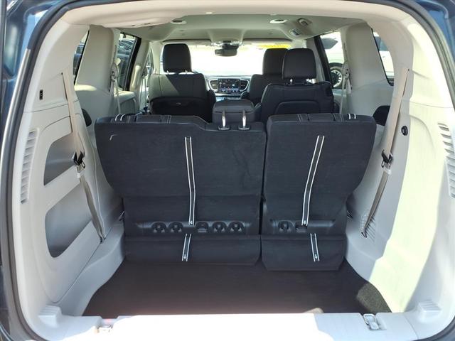 Photo of 2022 Fathom Blue Pearlcoat Chrysler Pacifica