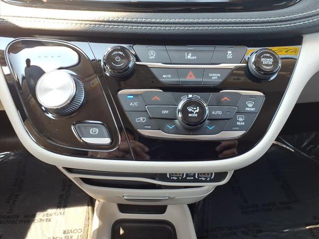 Photo of 2022 Fathom Blue Pearlcoat Chrysler Pacifica