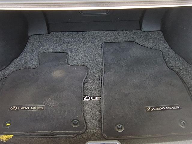 Photo of 2019 Eminent White Pearl Lexus ES 300h