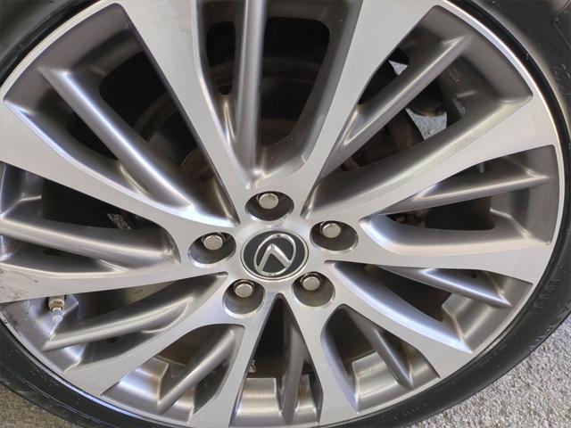 Photo of 2019 Eminent White Pearl Lexus ES 300h