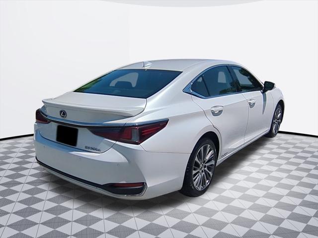 Photo of 2019 Eminent White Pearl Lexus ES 300h