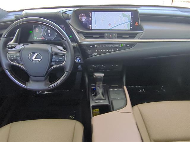 Photo of 2019 Eminent White Pearl Lexus ES 300h