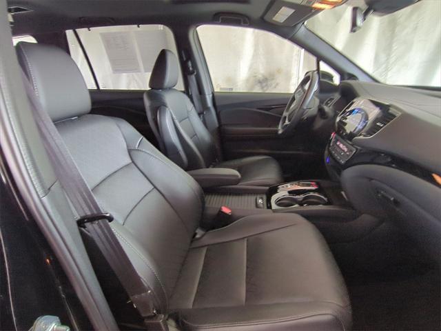 Photo of 2023 Crystal Black Pearl Honda Passport