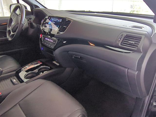 Photo of 2023 Crystal Black Pearl Honda Passport