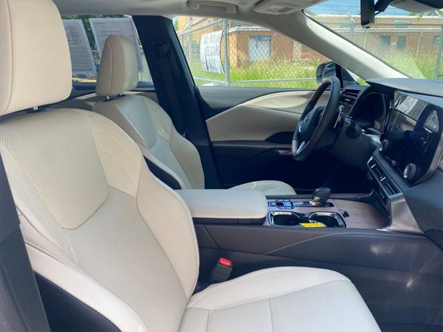 Photo of 2024 Eminent White Pearl Lexus RX 350