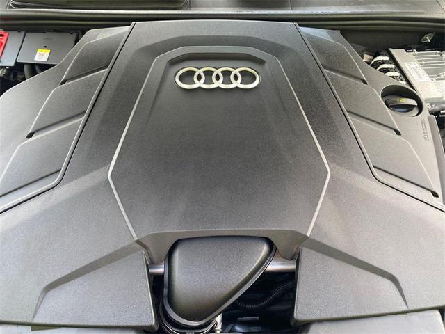 Photo of 2023 Glacier White Metallic Audi Q8
