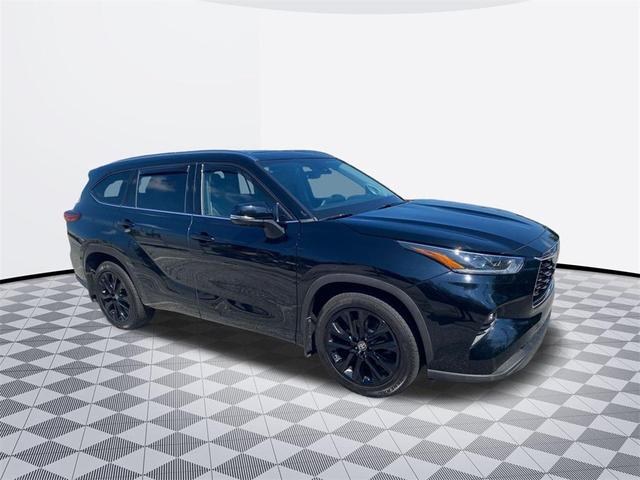 Photo of 2020 Midnight Black Metallic Toyota Highlander