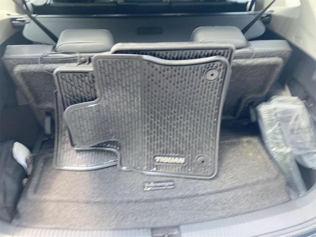 Photo of 2022 Deep Black Pearl Volkswagen Tiguan
