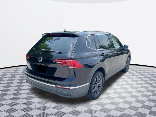 Photo of 2022 Deep Black Pearl Volkswagen Tiguan
