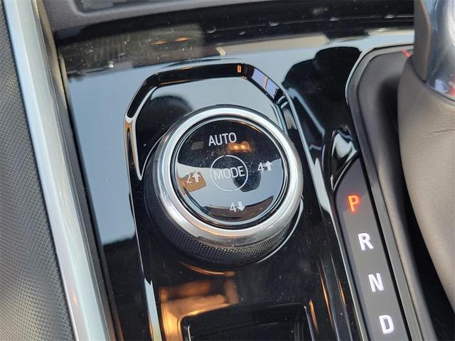 Photo of 2025 Summit White Chevrolet Colorado