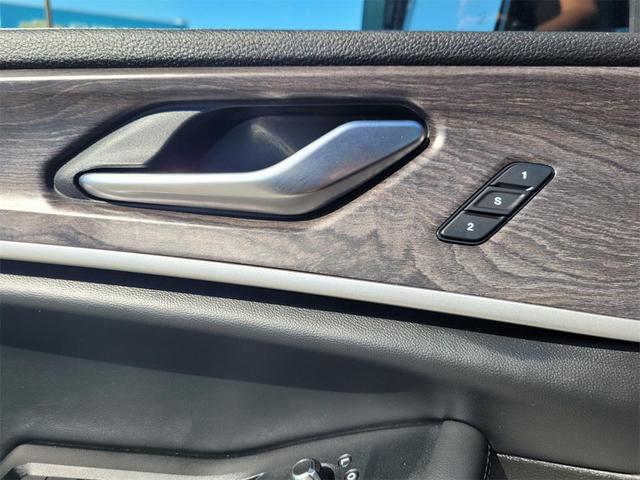 Photo of 2022 Baltic Gray Metallic Clearcoat Jeep Grand Cherokee