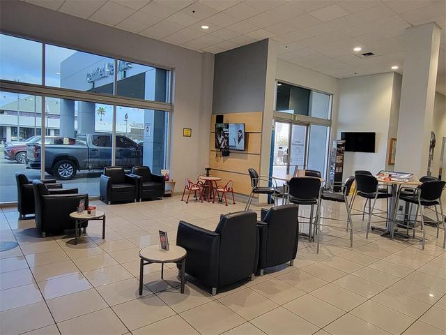Photo of 2022 Glacial White Pearl Kia Telluride