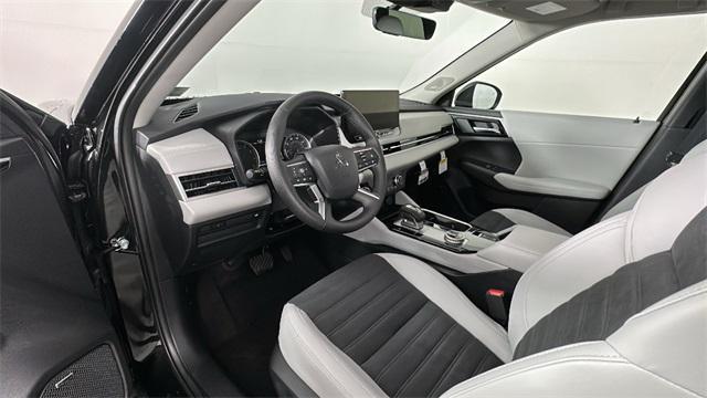 Photo of 2025 Black Diamond Mitsubishi Outlander