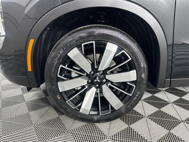 Photo of 2025 Black Diamond Mitsubishi Outlander