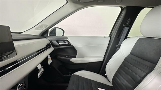 Photo of 2025 Black Diamond Mitsubishi Outlander