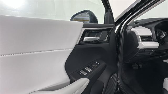 Photo of 2025 Black Diamond Mitsubishi Outlander