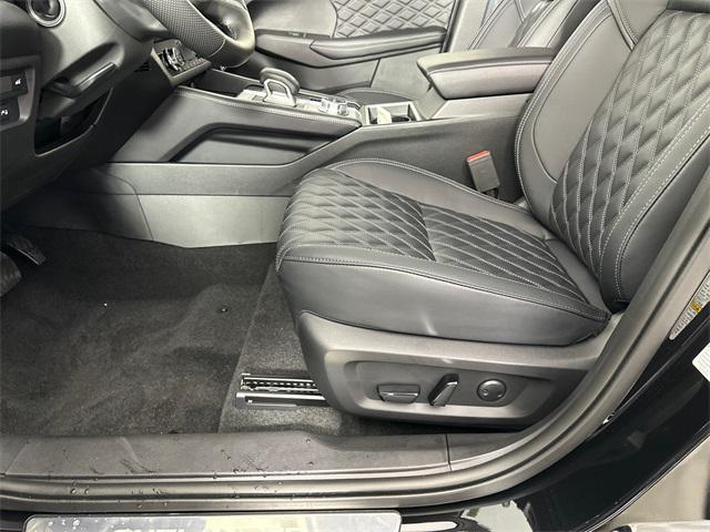 Photo of 2025 Labrador Black Pearl Mitsubishi Outlander PHEV