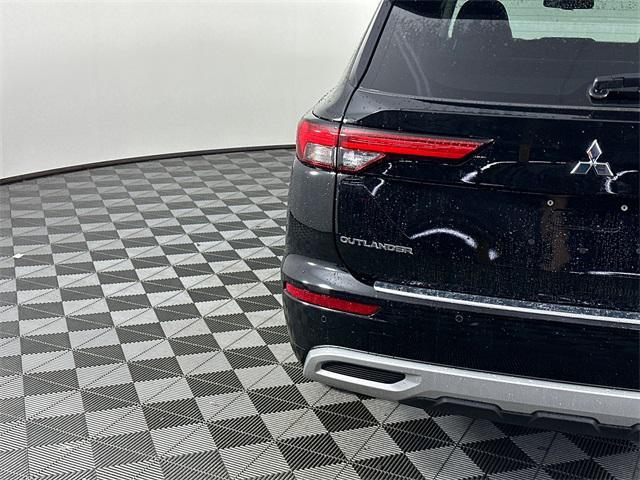 Photo of 2025 Labrador Black Pearl Mitsubishi Outlander PHEV