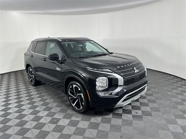 Photo of 2025 Labrador Black Pearl Mitsubishi Outlander PHEV