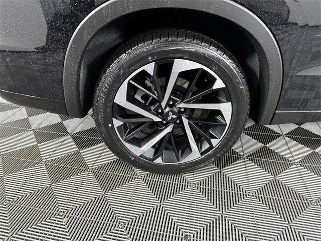 Photo of 2025 Labrador Black Pearl Mitsubishi Outlander PHEV