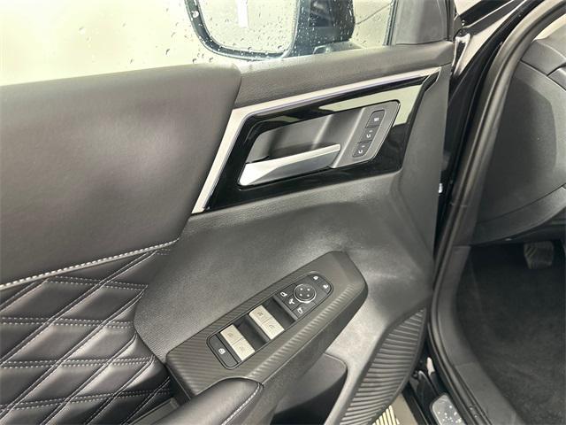Photo of 2025 Labrador Black Pearl Mitsubishi Outlander PHEV