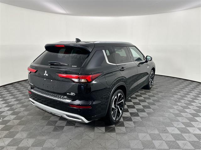 Photo of 2025 Labrador Black Pearl Mitsubishi Outlander PHEV