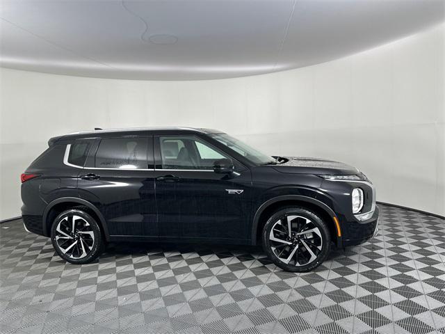 Photo of 2025 Labrador Black Pearl Mitsubishi Outlander PHEV